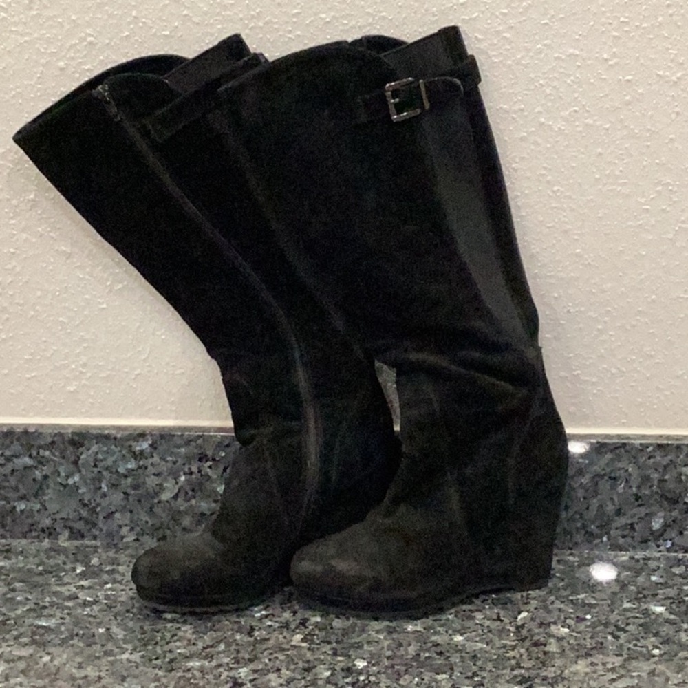 Preowned Black Boots Size Size 7.5 M (Item#S002)